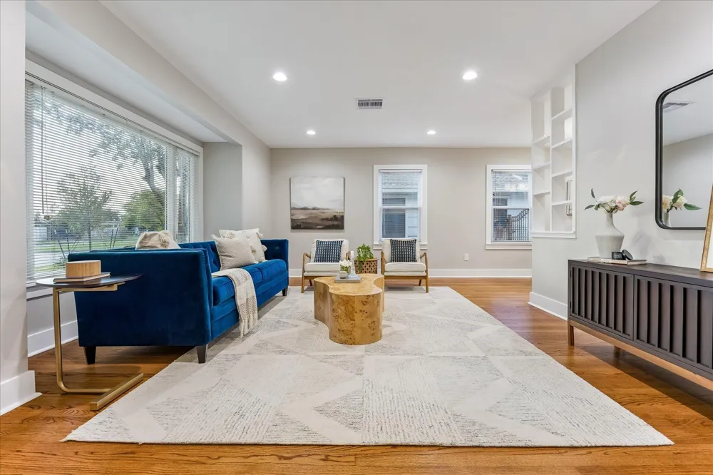 826 T C Jester Boulevard Houston, TX 77008
