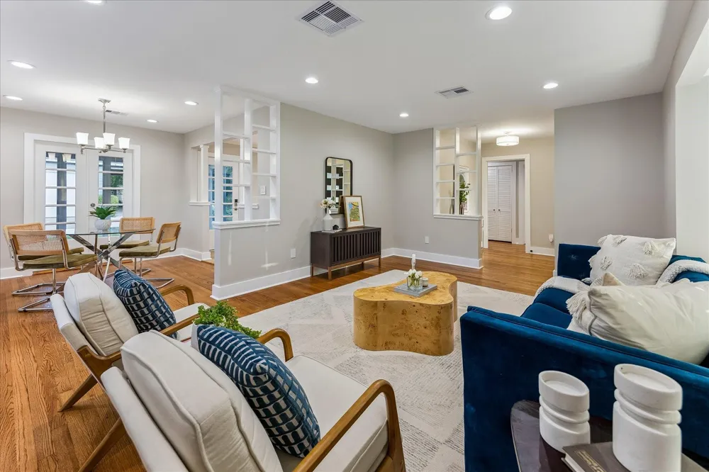 826 T C Jester Boulevard Houston, TX 77008