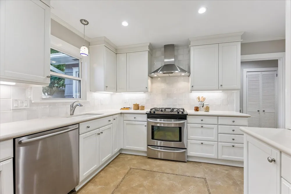 826 T C Jester Boulevard Houston, TX 77008