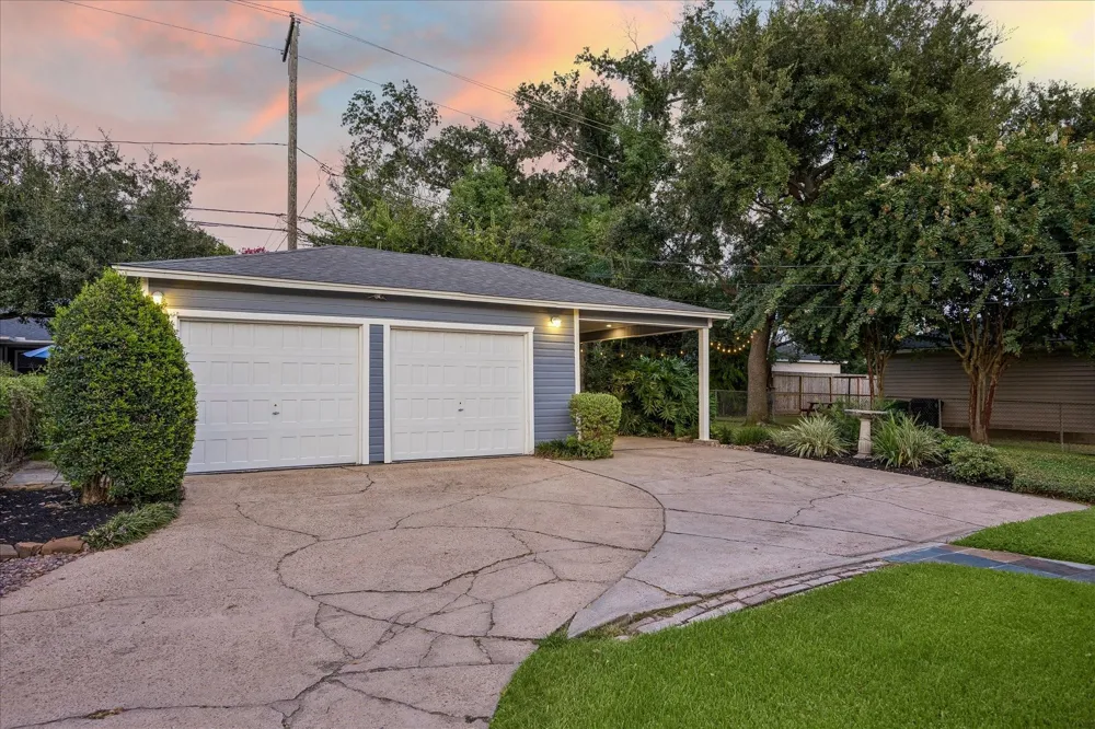 826 T C Jester Boulevard Houston, TX 77008