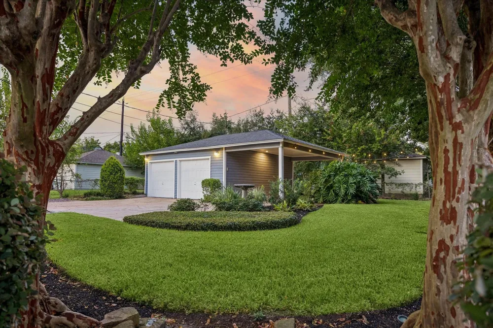 826 T C Jester Boulevard Houston, TX 77008