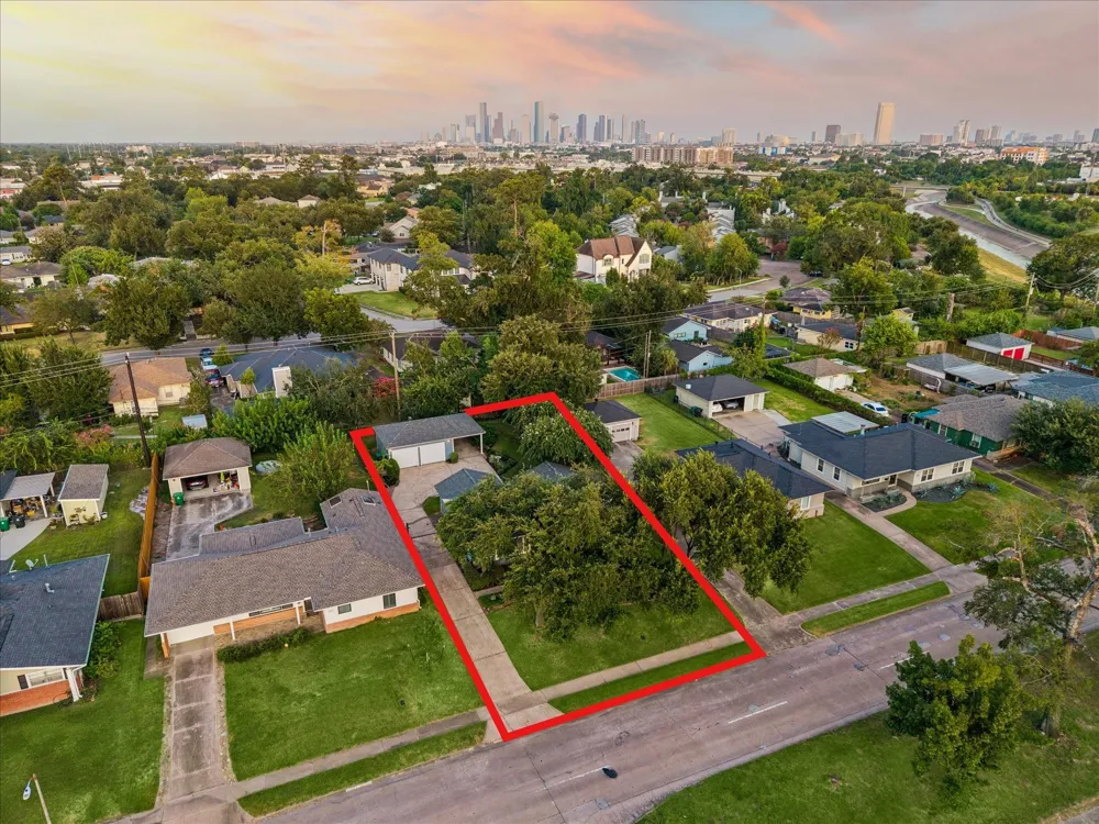 826 T C Jester Boulevard Houston, TX 77008