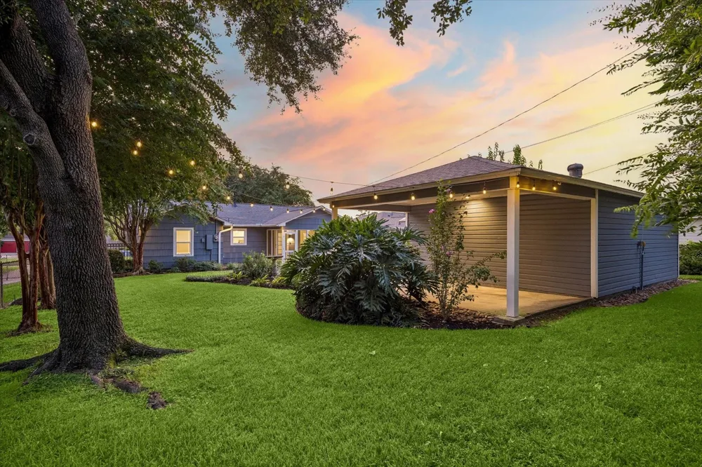 826 T C Jester Boulevard Houston, TX 77008