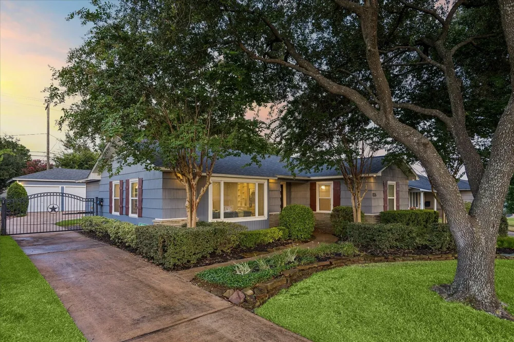 826 T C Jester Boulevard Houston, TX 77008