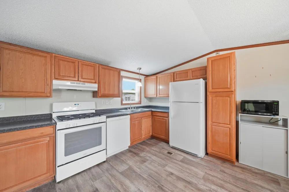 181 Newbury Adrian City, MI 49221