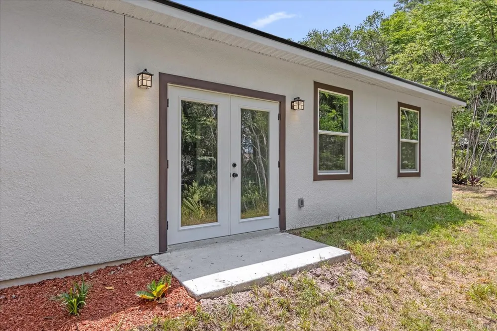 1126 S THOMPSON AVENUE Deland, FL 32720