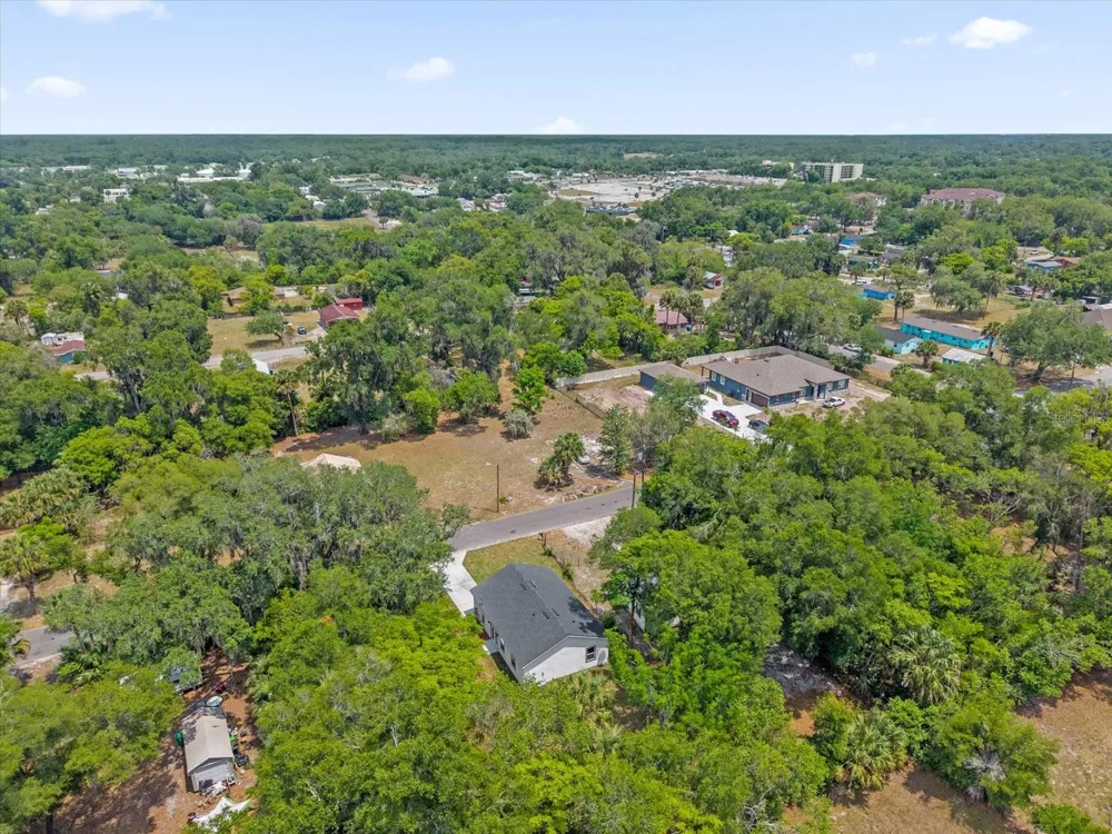 1126 S THOMPSON AVENUE Deland, FL 32720