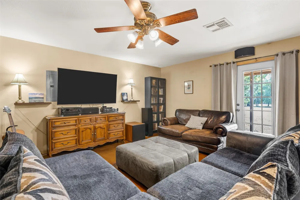 271 County Road 3580 China Spring, TX 76633