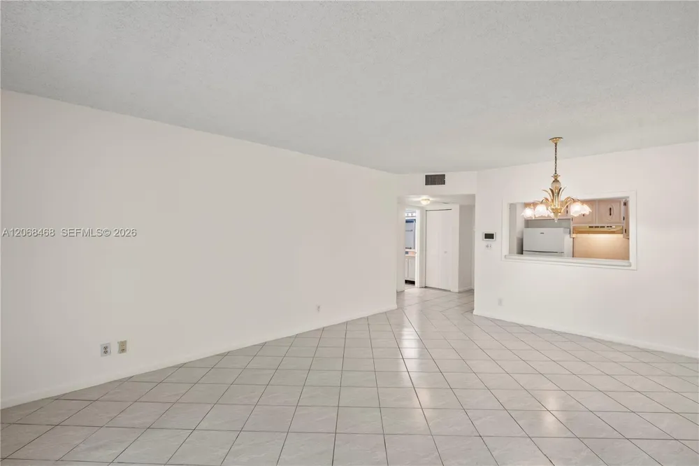 5620 SW 3rd Pl #103 Margate, FL 33068