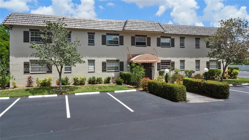 5620 SW 3rd Pl #103 Margate, FL 33068