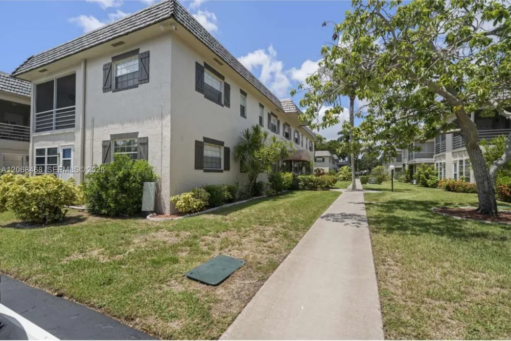 5620 SW 3rd Pl #103 Margate, FL 33068