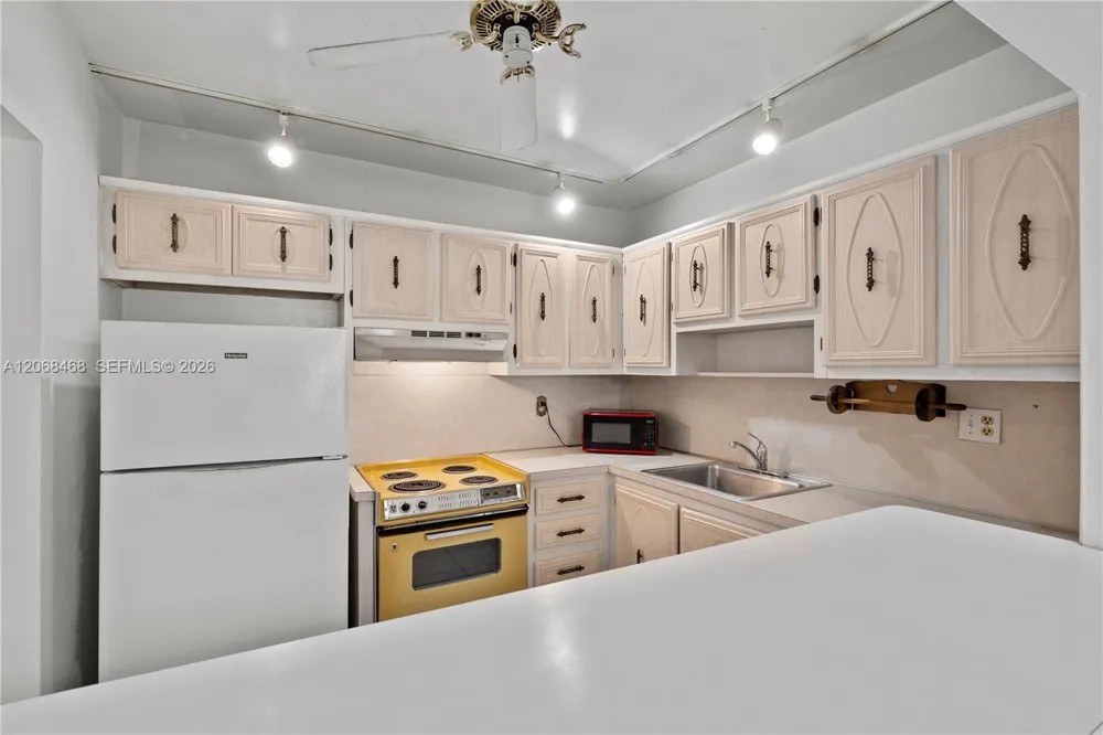 5620 SW 3rd Pl #103 Margate, FL 33068