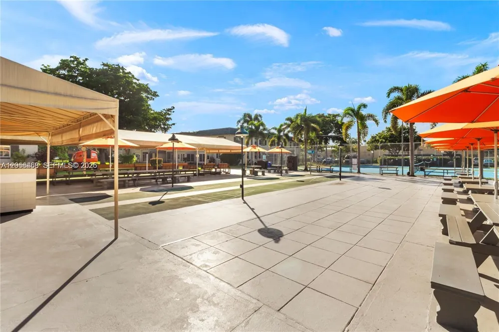 5620 SW 3rd Pl #103 Margate, FL 33068