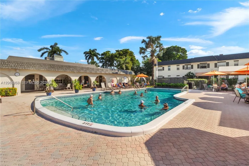 5620 SW 3rd Pl #103 Margate, FL 33068