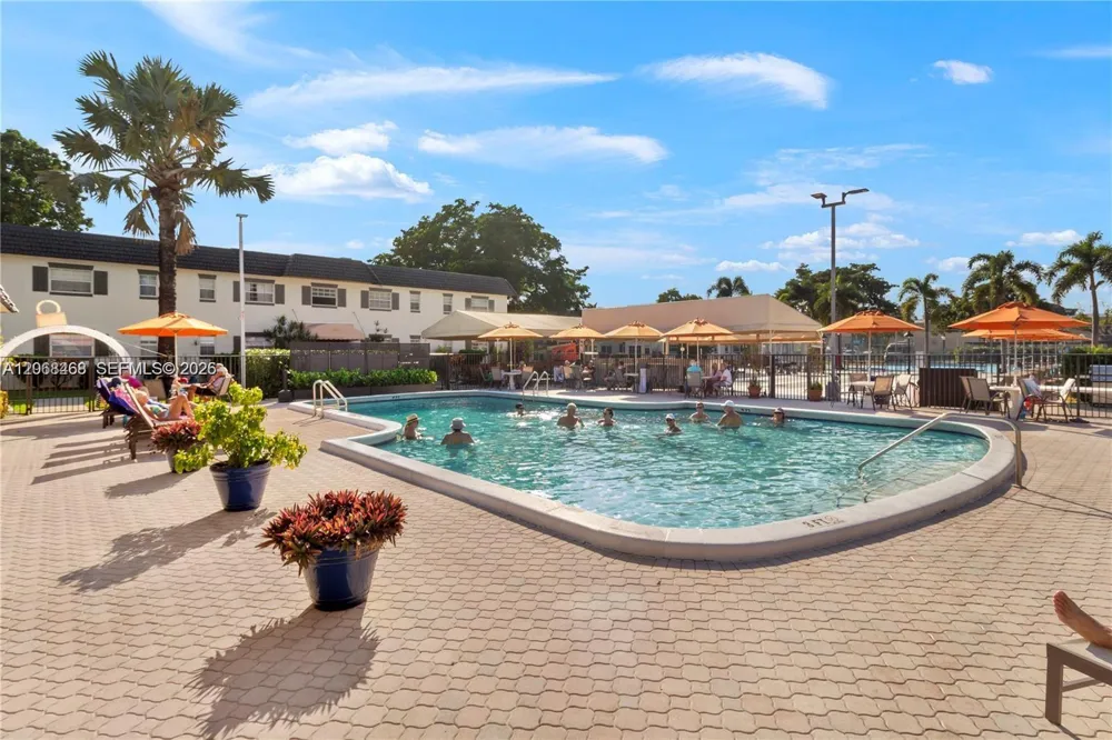 5620 SW 3rd Pl #103 Margate, FL 33068