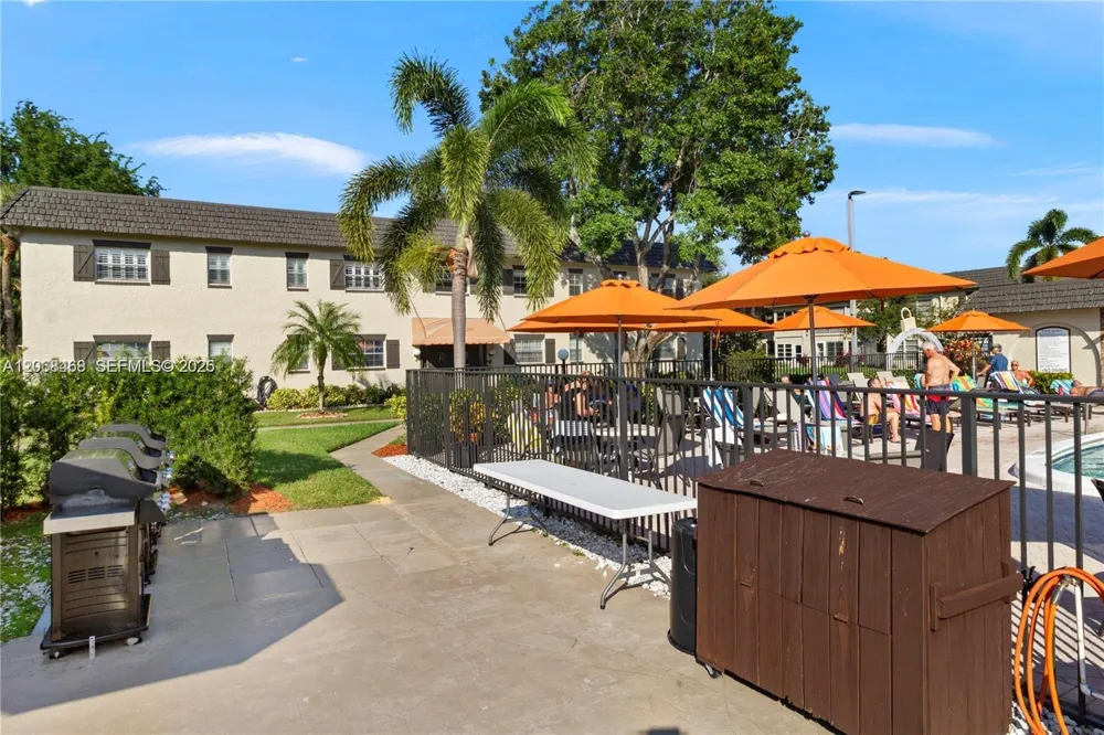 5620 SW 3rd Pl #103 Margate, FL 33068