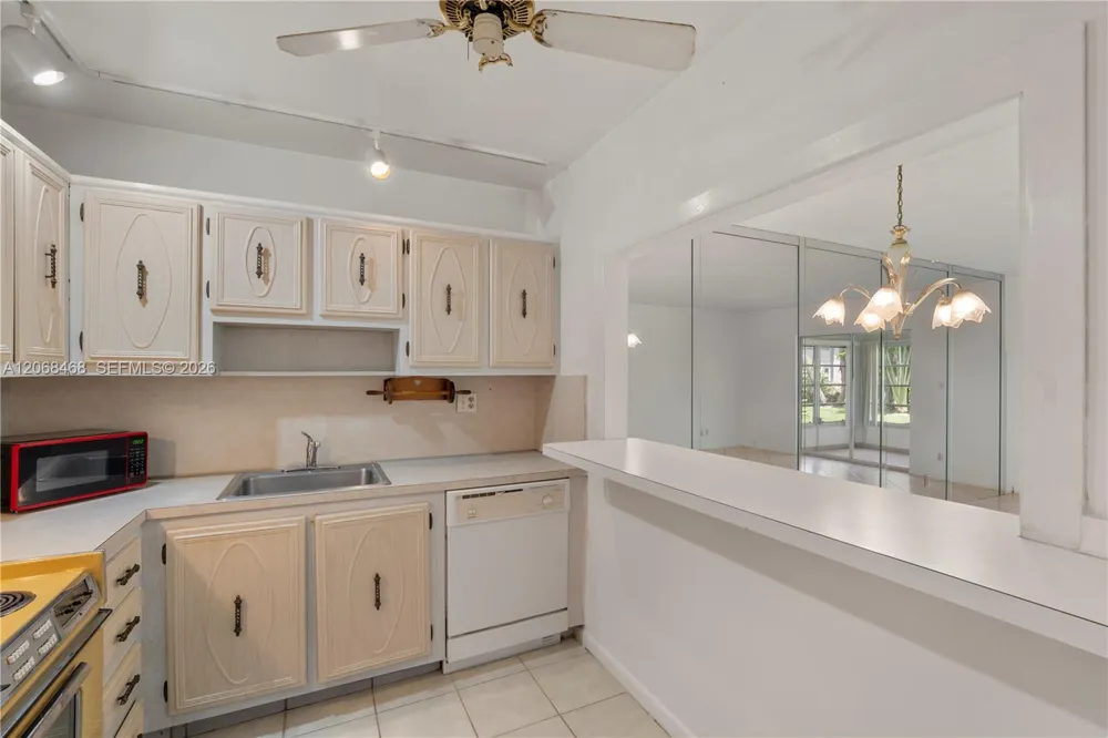 5620 SW 3rd Pl #103 Margate, FL 33068