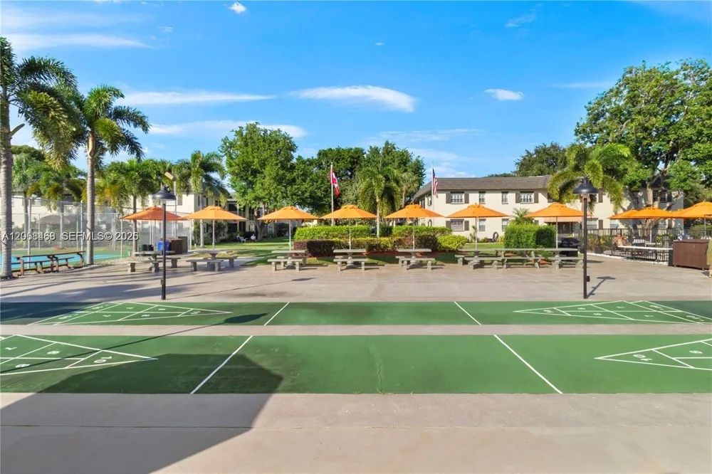 5620 SW 3rd Pl #103 Margate, FL 33068