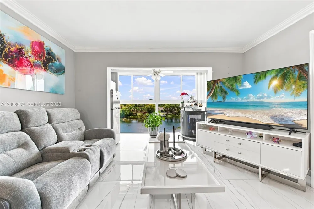 2741 Pine Island Rd #302 Sunrise, FL 33322