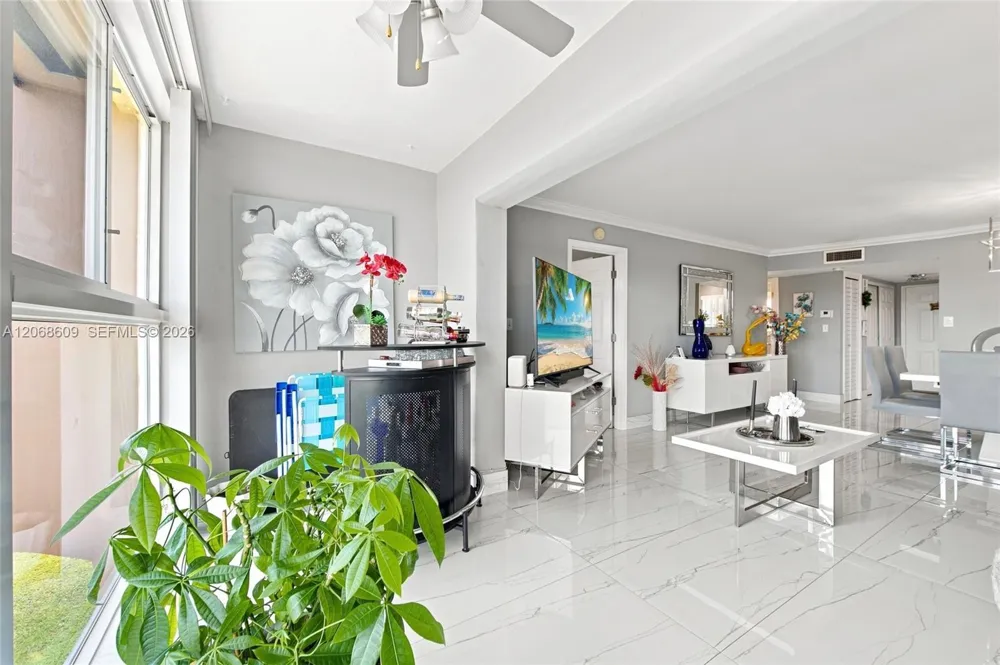 2741 Pine Island Rd #302 Sunrise, FL 33322