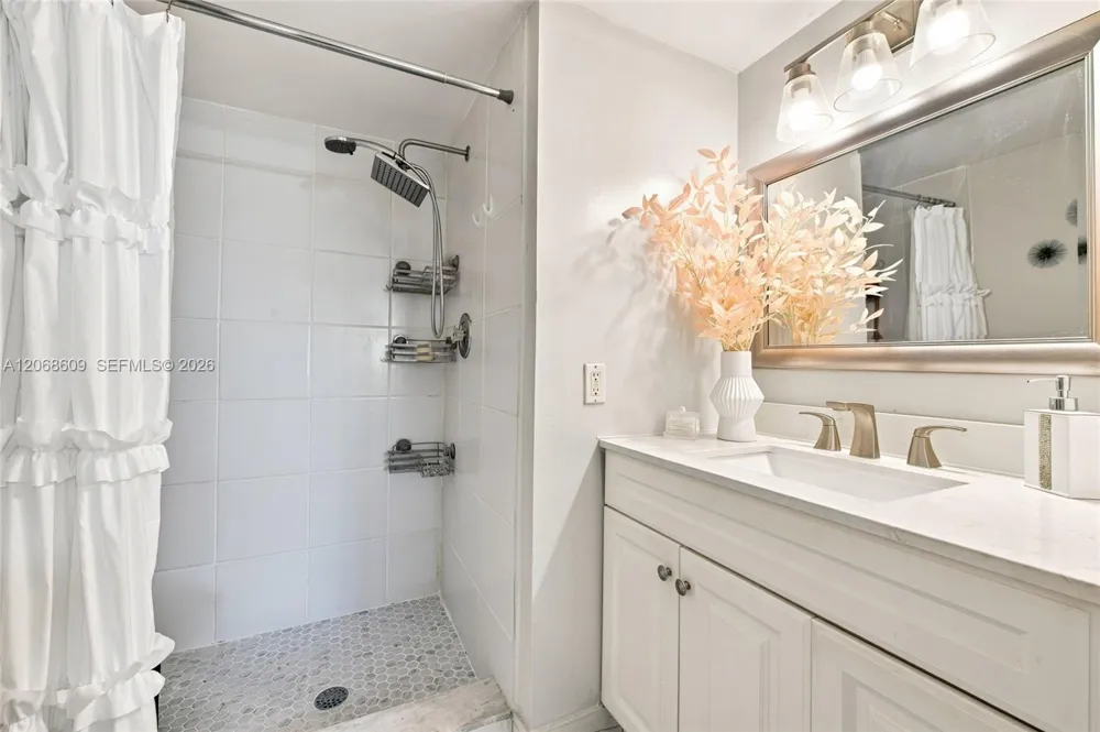 2741 Pine Island Rd #302 Sunrise, FL 33322