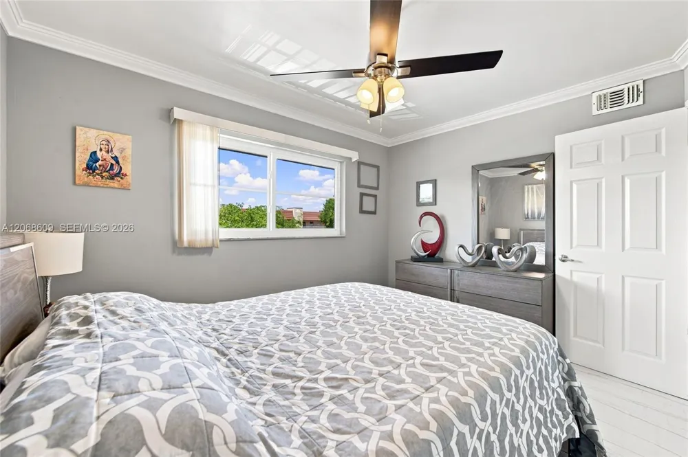 2741 Pine Island Rd #302 Sunrise, FL 33322