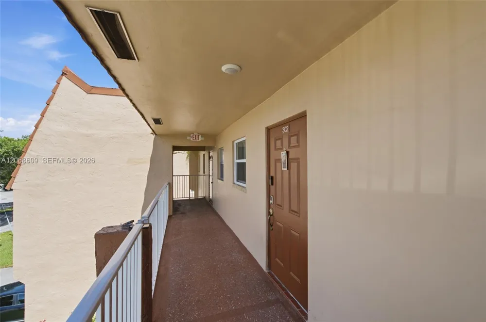 2741 Pine Island Rd #302 Sunrise, FL 33322