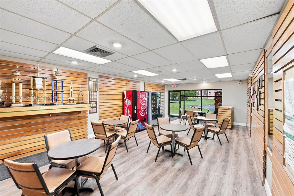 2741 Pine Island Rd #302 Sunrise, FL 33322