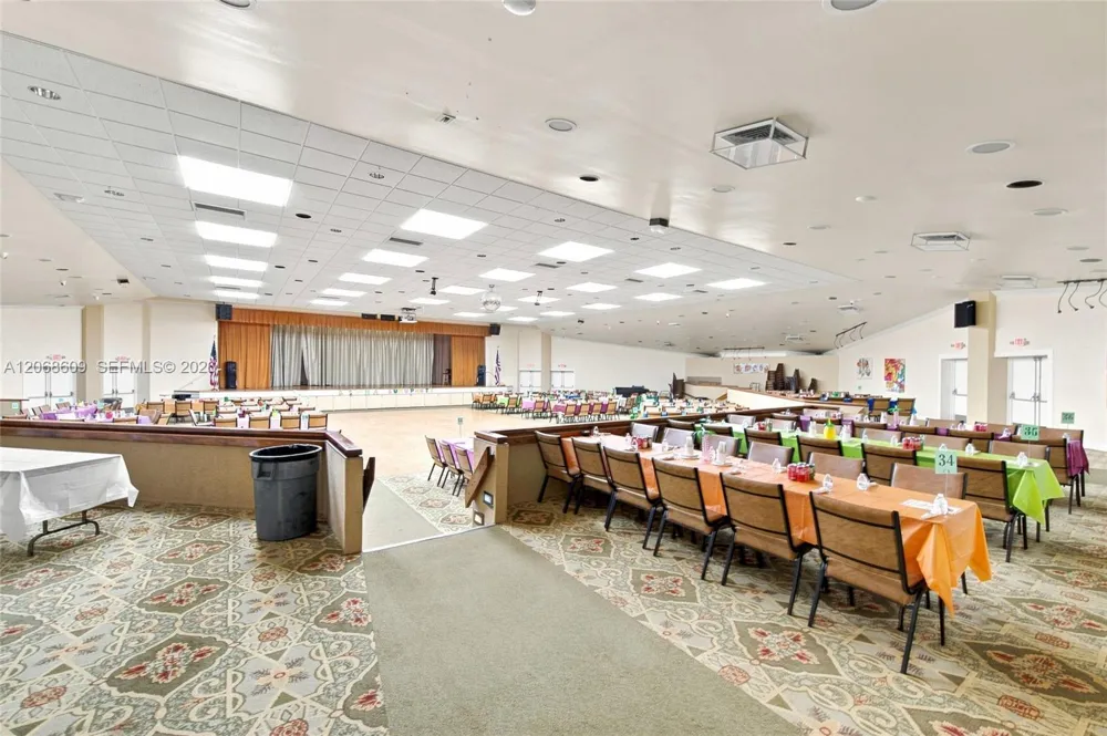2741 Pine Island Rd #302 Sunrise, FL 33322