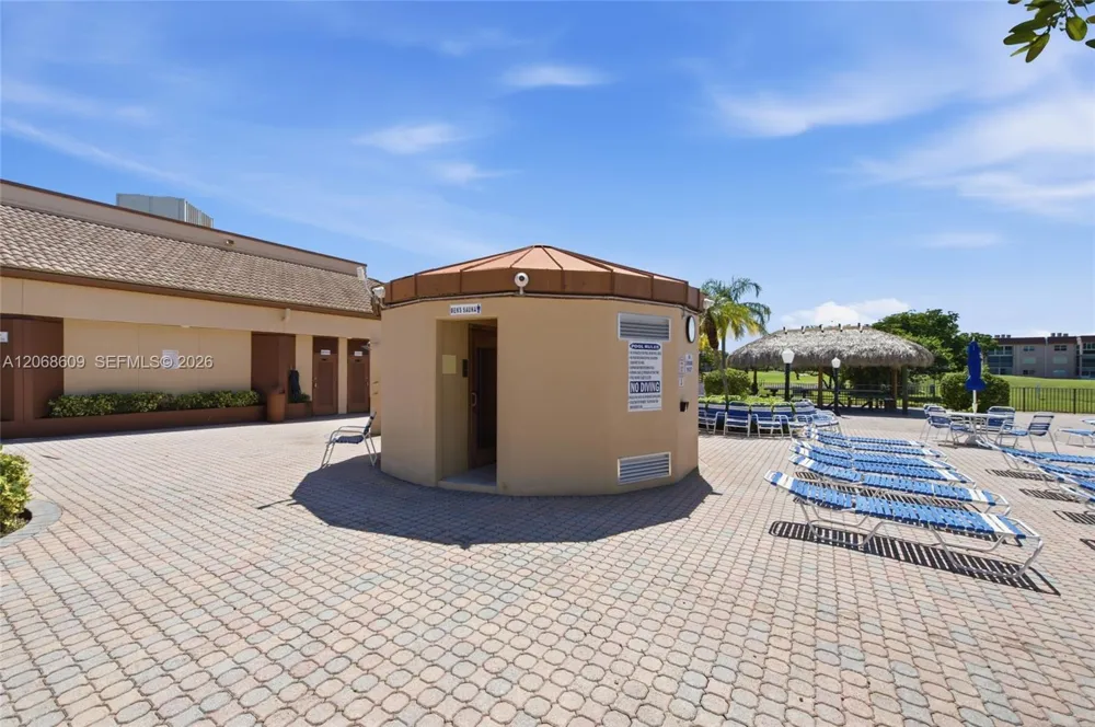 2741 Pine Island Rd #302 Sunrise, FL 33322