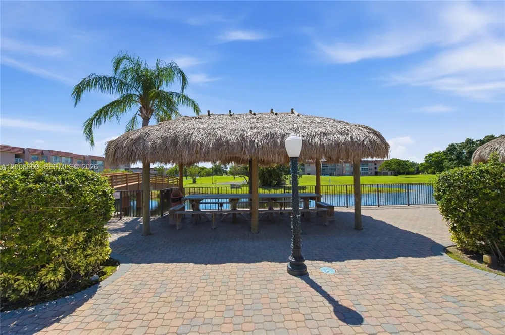 2741 Pine Island Rd #302 Sunrise, FL 33322