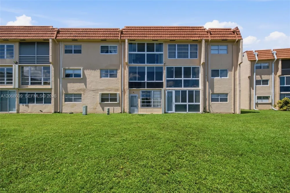2741 Pine Island Rd #302 Sunrise, FL 33322