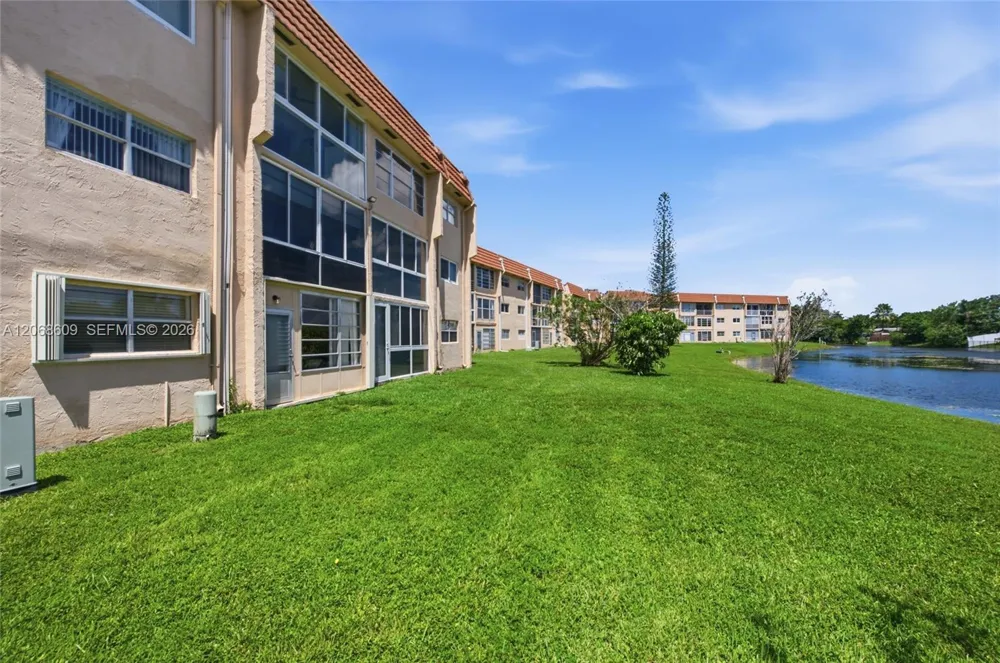 2741 Pine Island Rd #302 Sunrise, FL 33322
