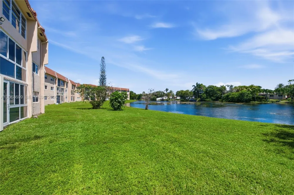 2741 Pine Island Rd #302 Sunrise, FL 33322
