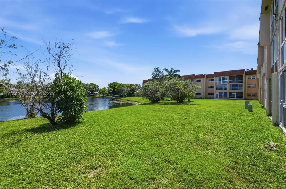 2741 Pine Island Rd #302 Sunrise, FL 33322