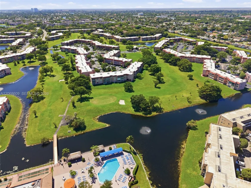 2741 Pine Island Rd #302 Sunrise, FL 33322