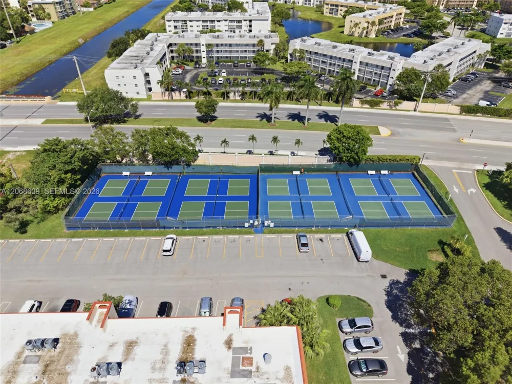 2741 Pine Island Rd #302 Sunrise, FL 33322