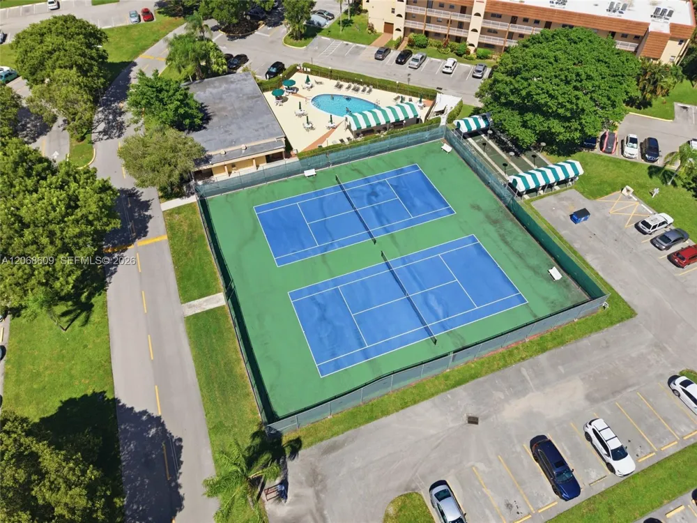 2741 Pine Island Rd #302 Sunrise, FL 33322