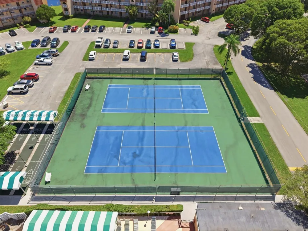 2741 Pine Island Rd #302 Sunrise, FL 33322