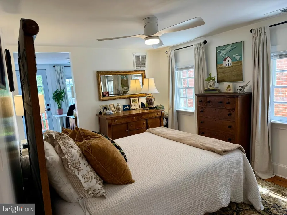 122 WASHINGTON STREET Winchester, VA 22601