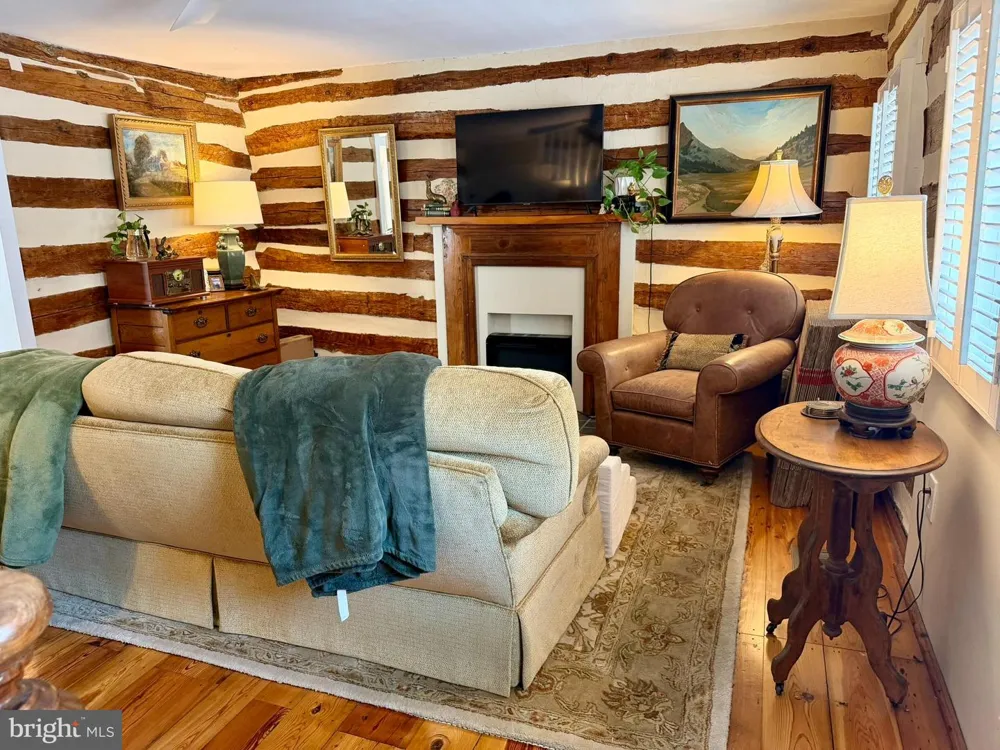 122 WASHINGTON STREET Winchester, VA 22601