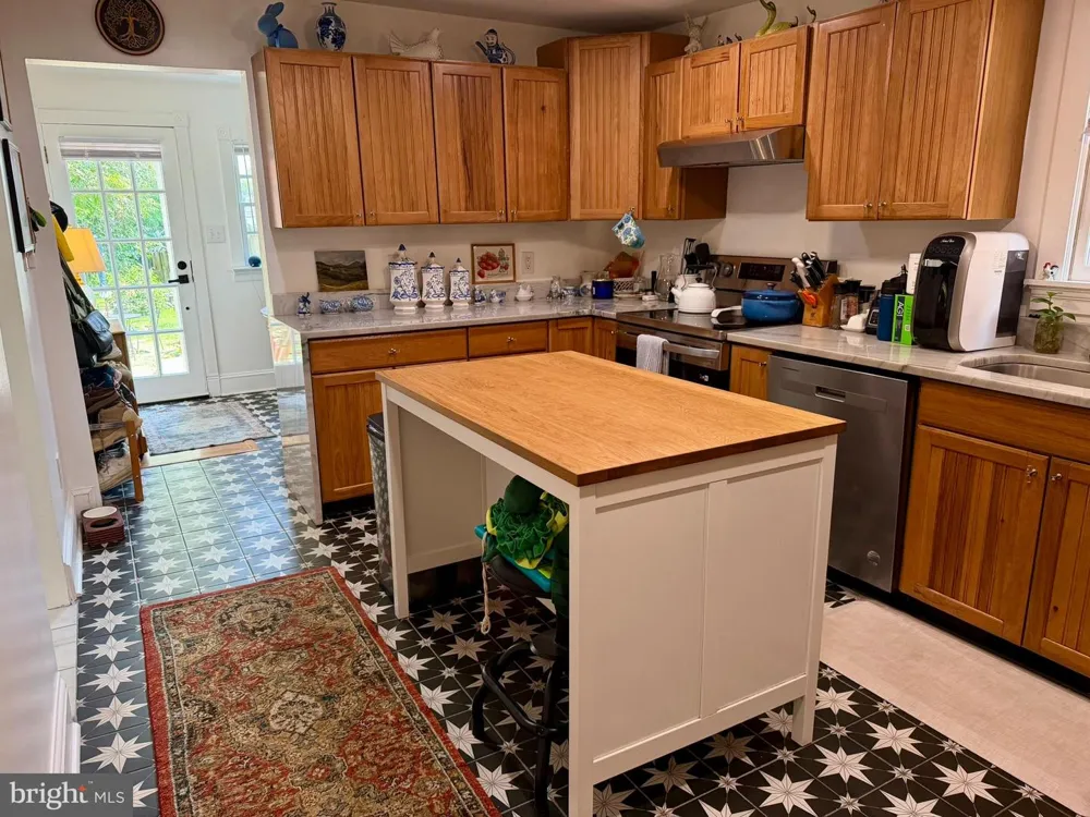 122 WASHINGTON STREET Winchester, VA 22601