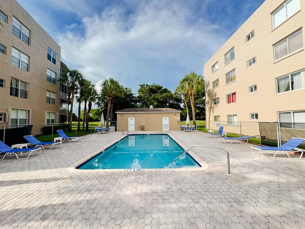 9460 Tangerine Place #207 Davie, FL 33324