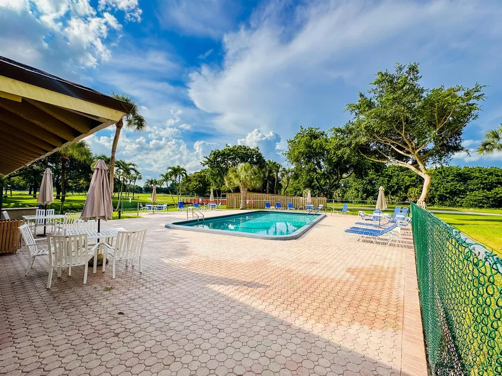9460 Tangerine Place #207 Davie, FL 33324