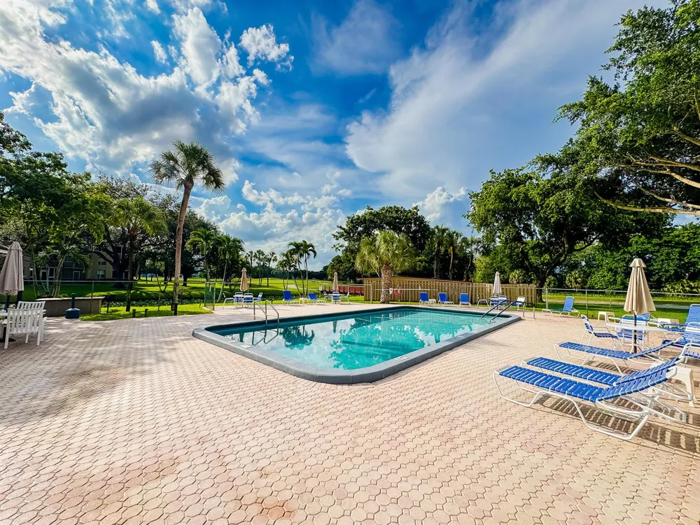 9460 Tangerine Place #207 Davie, FL 33324