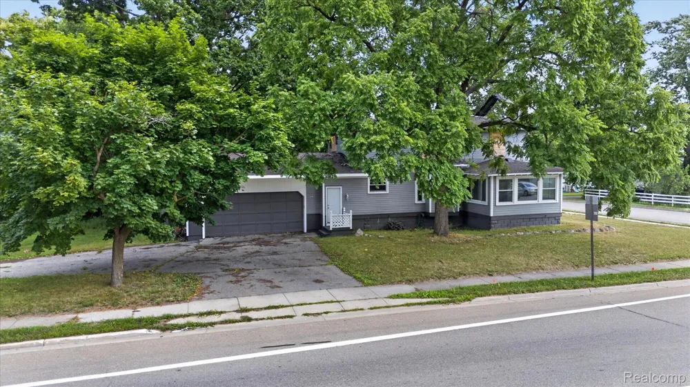 938 W Oregon Street Lapeer City, MI 48446