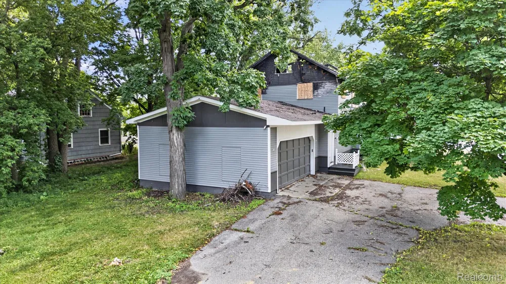 938 W Oregon Street Lapeer City, MI 48446