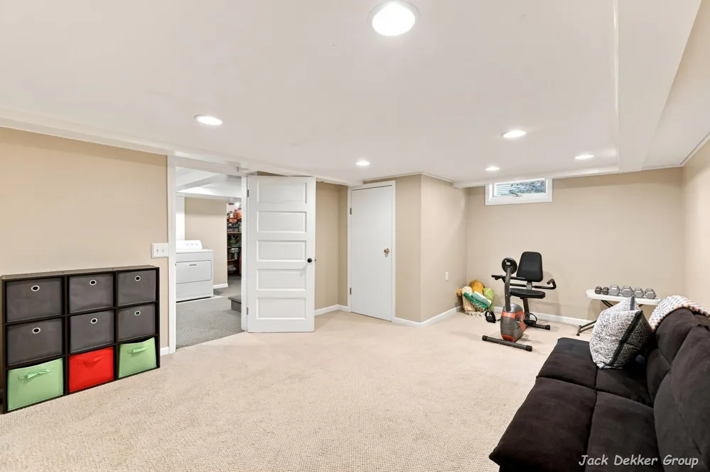 445 W Lawrence Avenue Zeeland, MI 49464