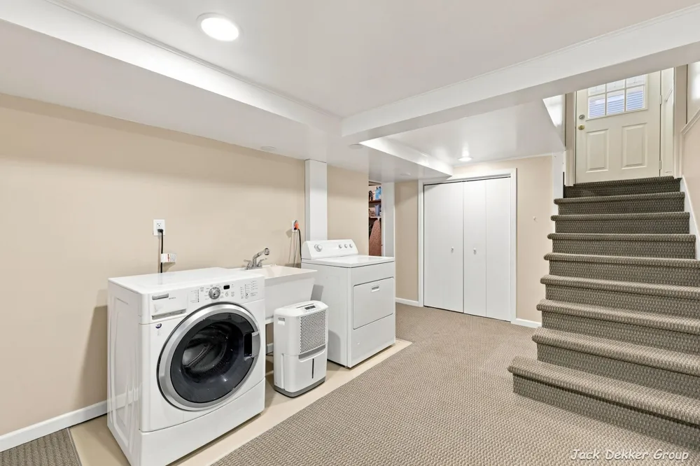 445 W Lawrence Avenue Zeeland, MI 49464