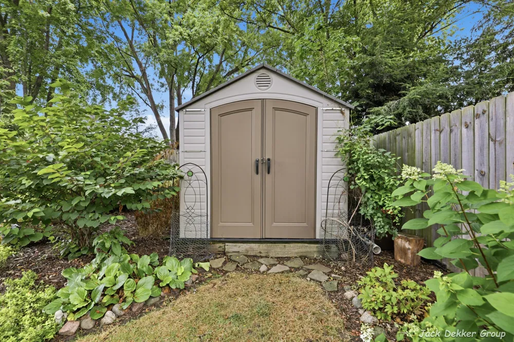 445 W Lawrence Avenue Zeeland, MI 49464